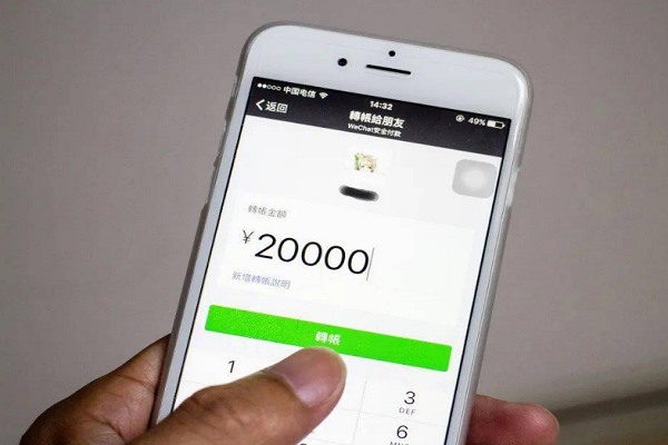 在微信或陌陌上加的好友，聊几句就让发红包的人，是骗子吗？